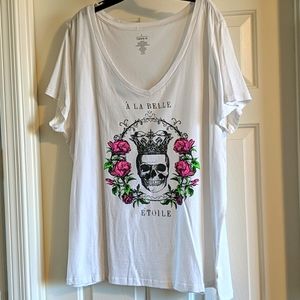 Torrid white skull tee size 4